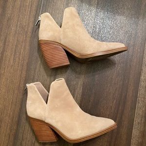 Vince Camuto Gigietta Bootie Tortilla Suede